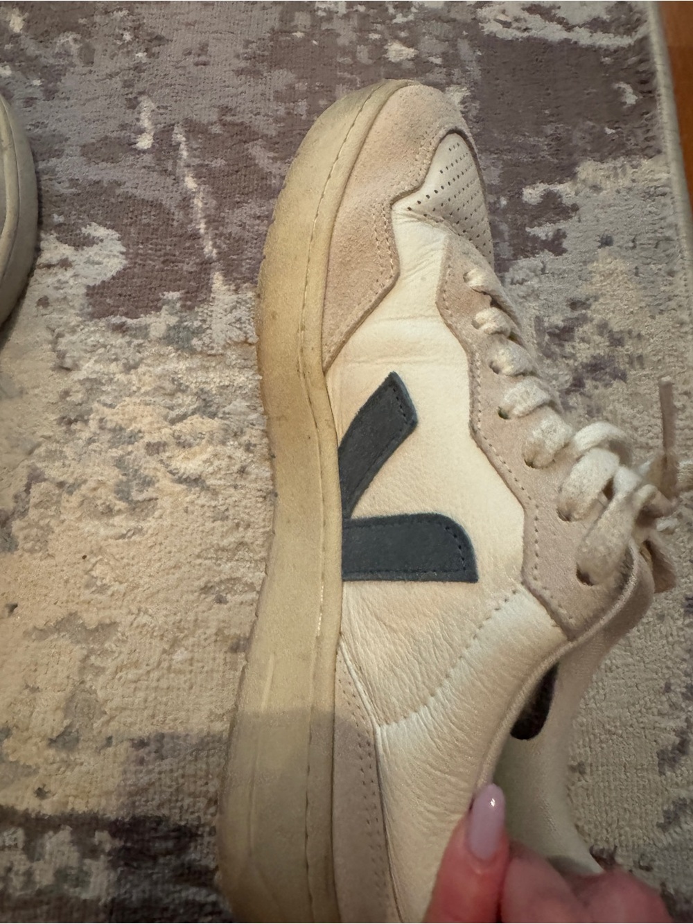 Veja V-90 Leather Sneaker - Picture 4 of 8
